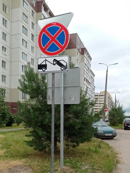 В Пскове на улице Байкова запретили остановку автомобилей