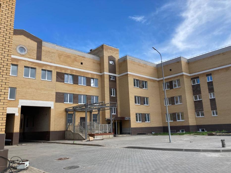 Строительство школы в Великих Луках идёт по графику