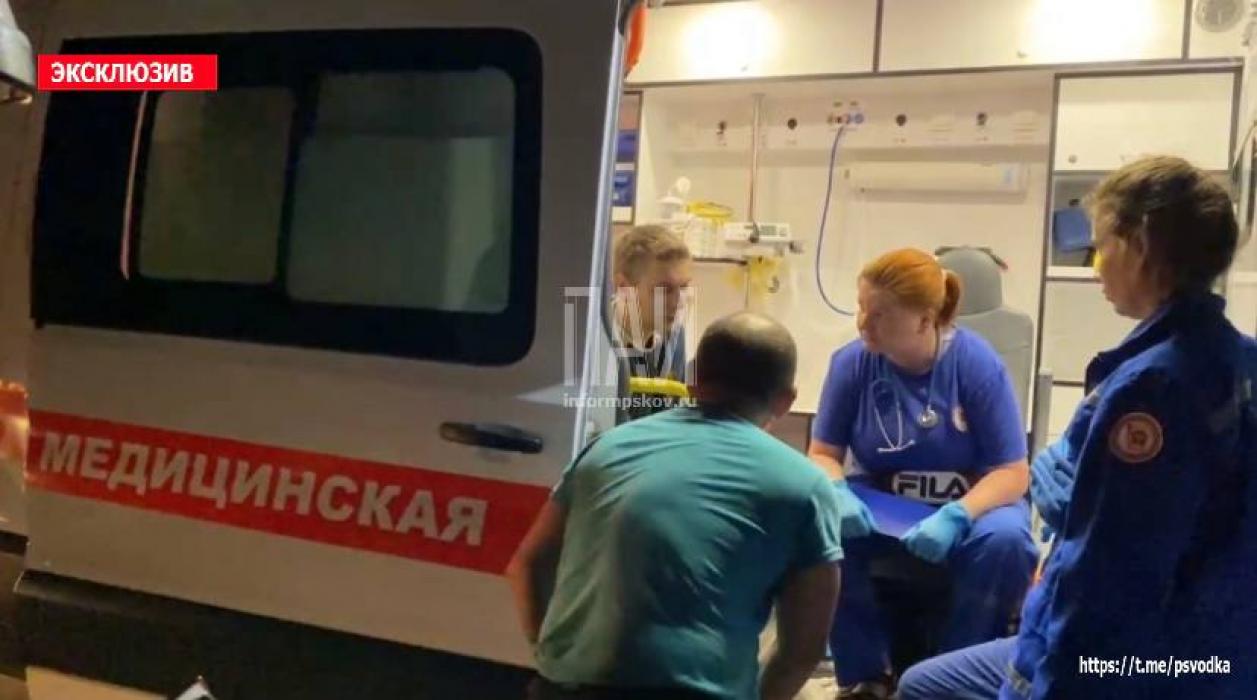 Пьяный водитель госпитализирован в результате опрокидывания автомобиля в Псковском районе 