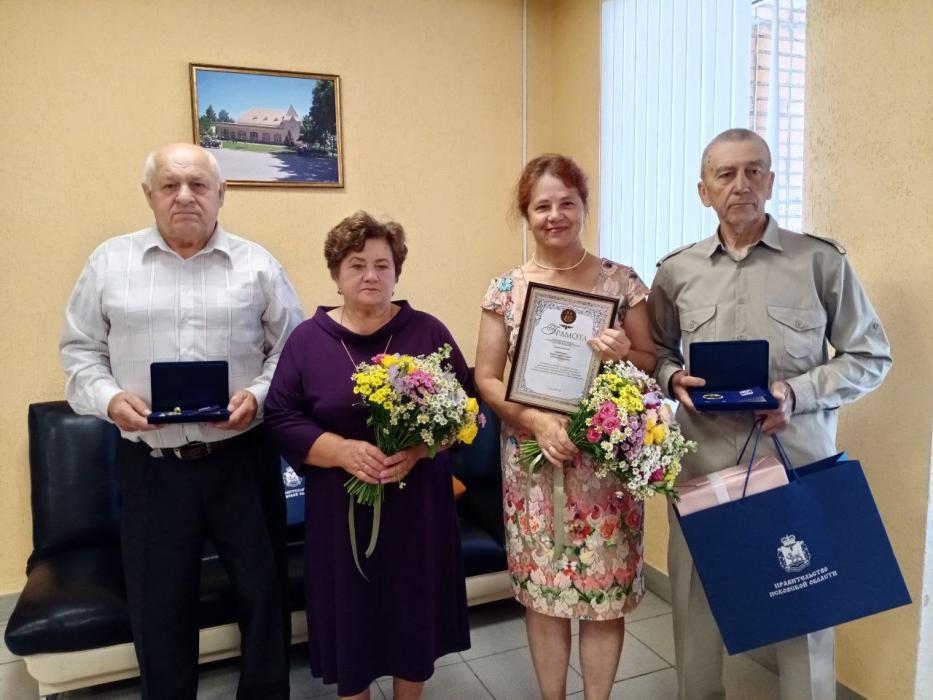 В Стругокрасненском районе две семьи наградили медалями «За любовь и верность» 