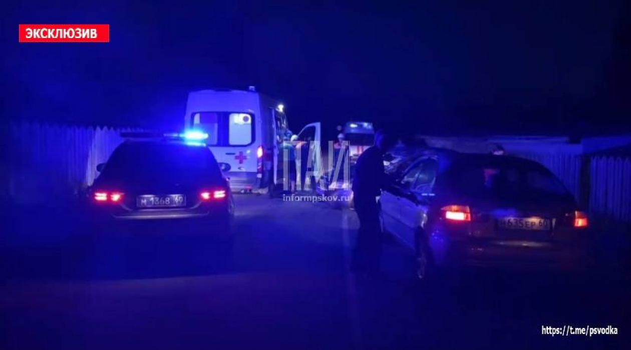 Пьяный водитель госпитализирован в результате опрокидывания автомобиля в Псковском районе 
