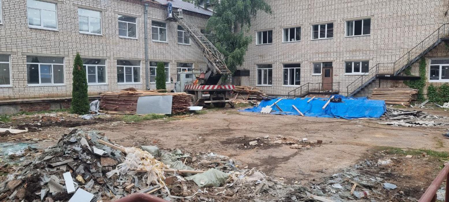 Вера Емельянова оценила ход капремонта в Переслегинской гимназии 