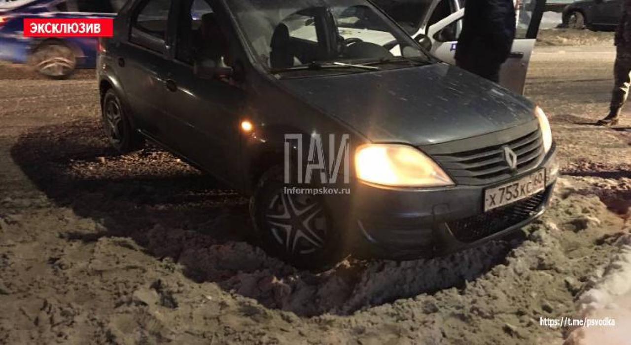 Водитель госпитализирован в результате ДТП в Пскове 