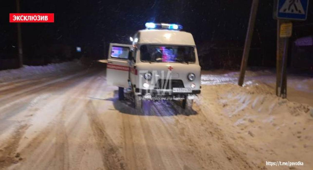 Пешеход угодила под колеса автомобиля в Порхове 