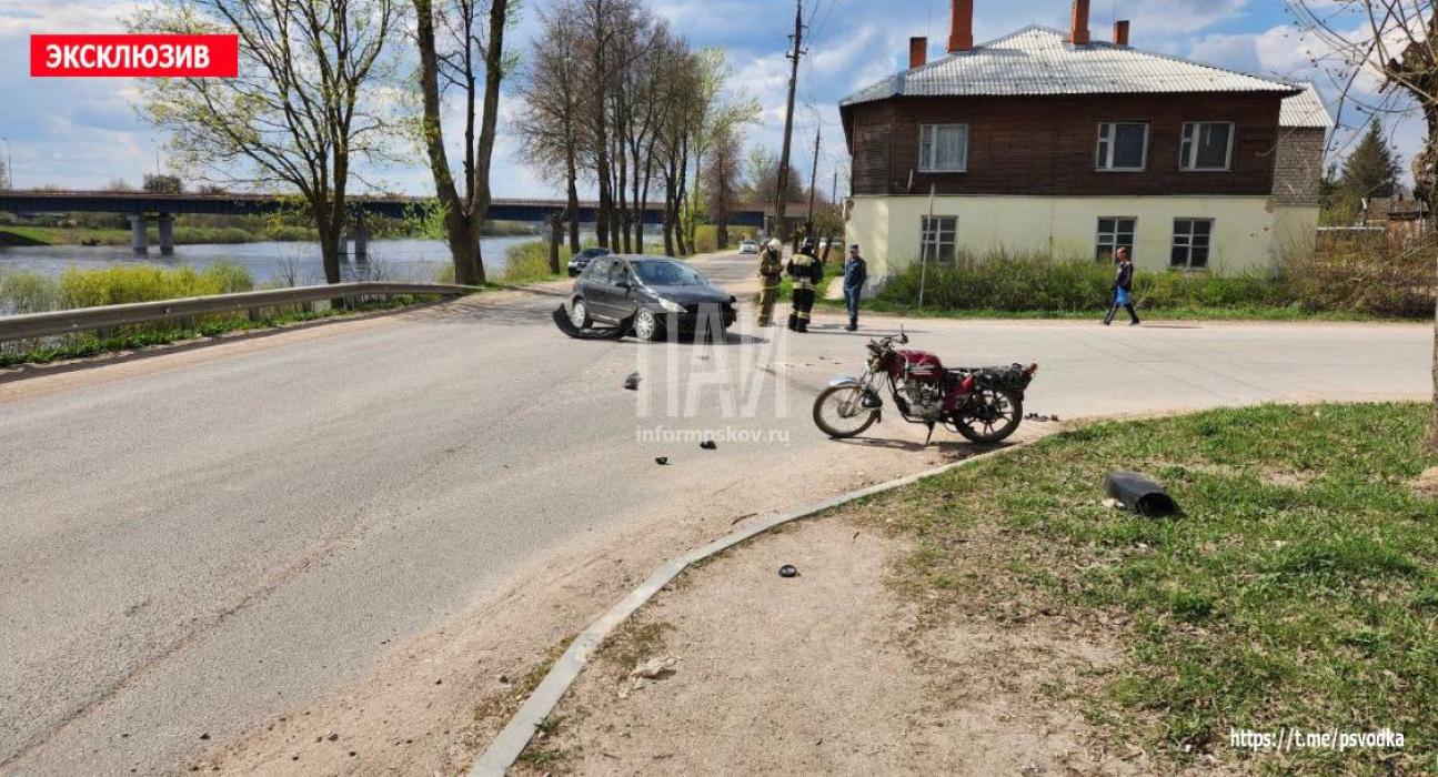 Водитель мопеда госпитализирован в результате ДТП в Острове  