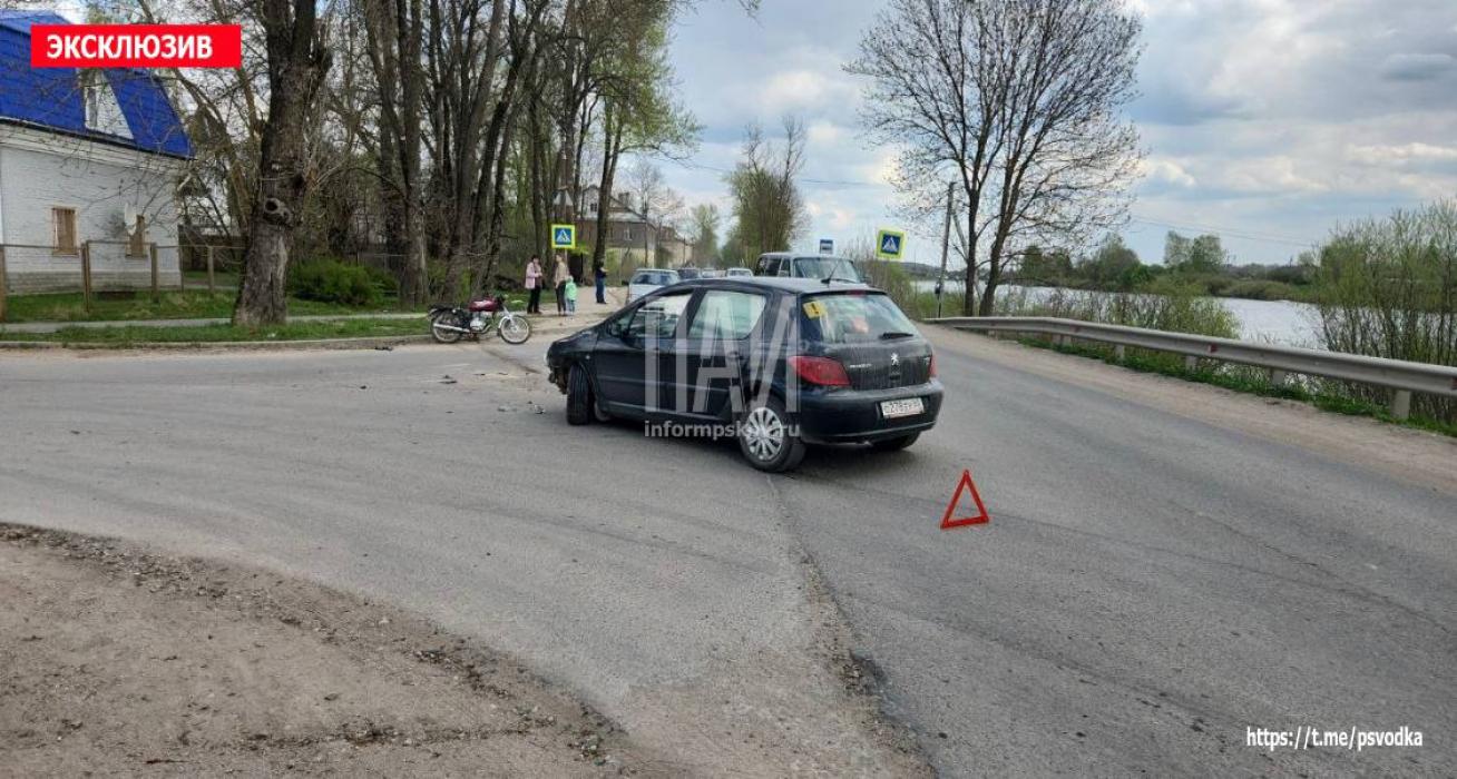 Водитель мопеда госпитализирован в результате ДТП в Острове  