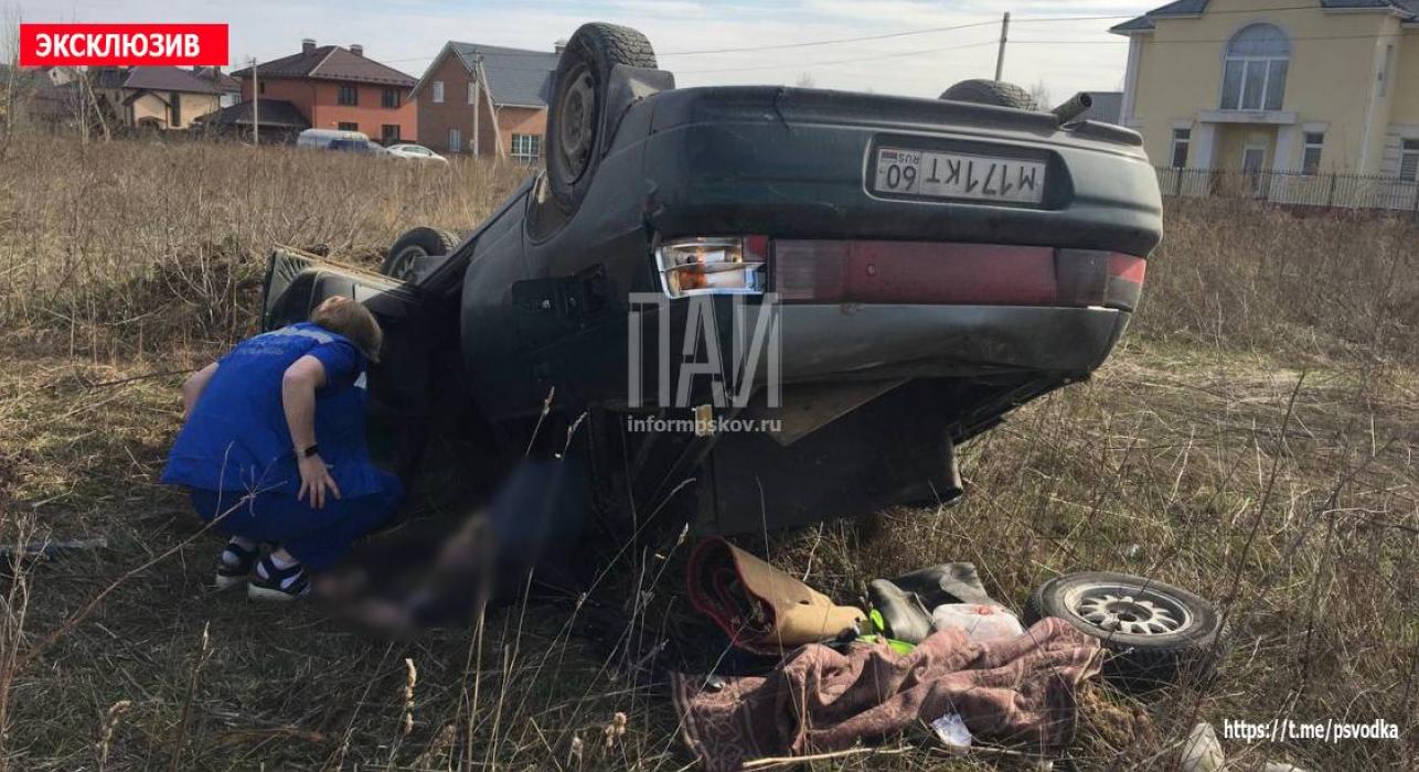 Водитель погиб в результате опрокидывания автомобиля в Псковском районе