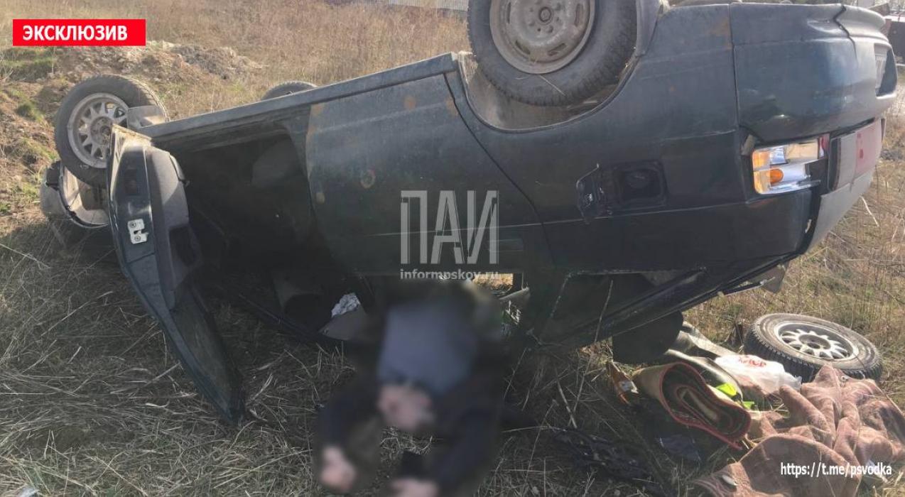 Водитель погиб в результате опрокидывания автомобиля в Псковском районе
