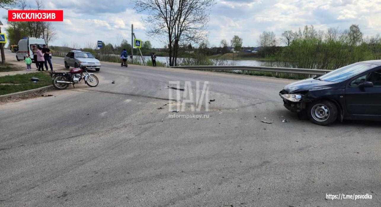 Водитель мопеда госпитализирован в результате ДТП в Острове  