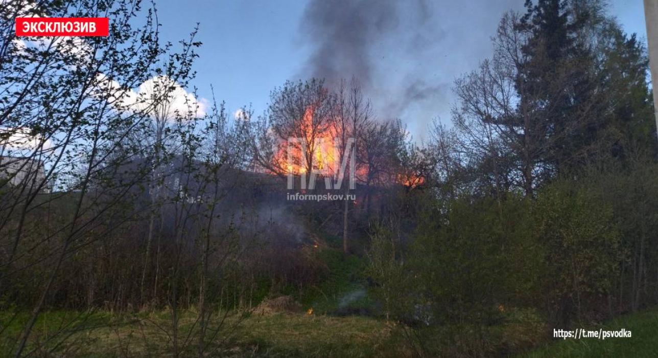 Пожарные ликвидировали возгорание в жилом доме в Красногородске