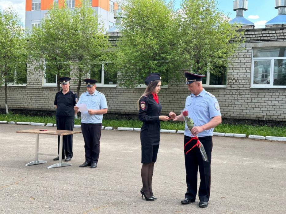 Врученение офицерских погонов