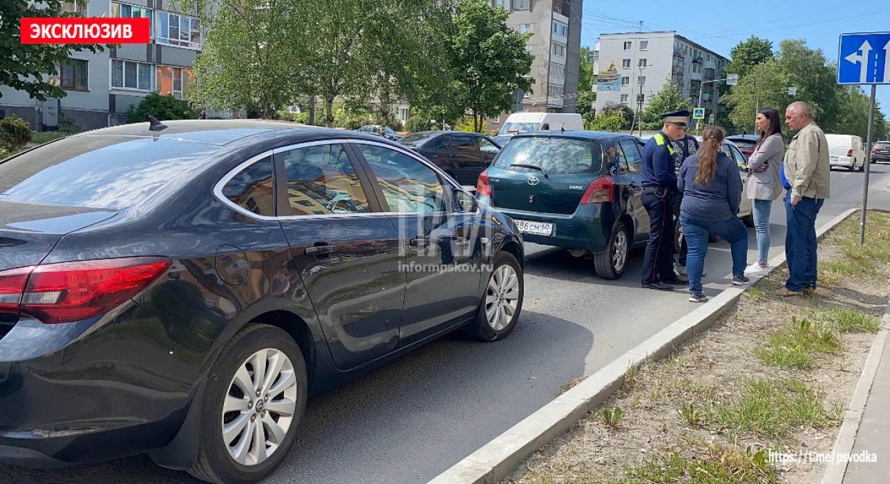 Пьяный водитель учинил массовое ДТП на Завеличье