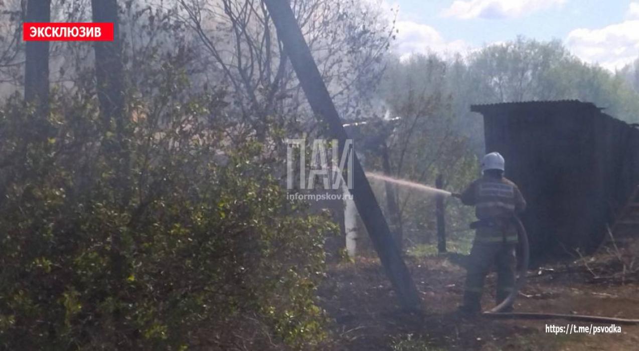 Пожарные ликвидировали возгорание в жилом доме в Красногородске
