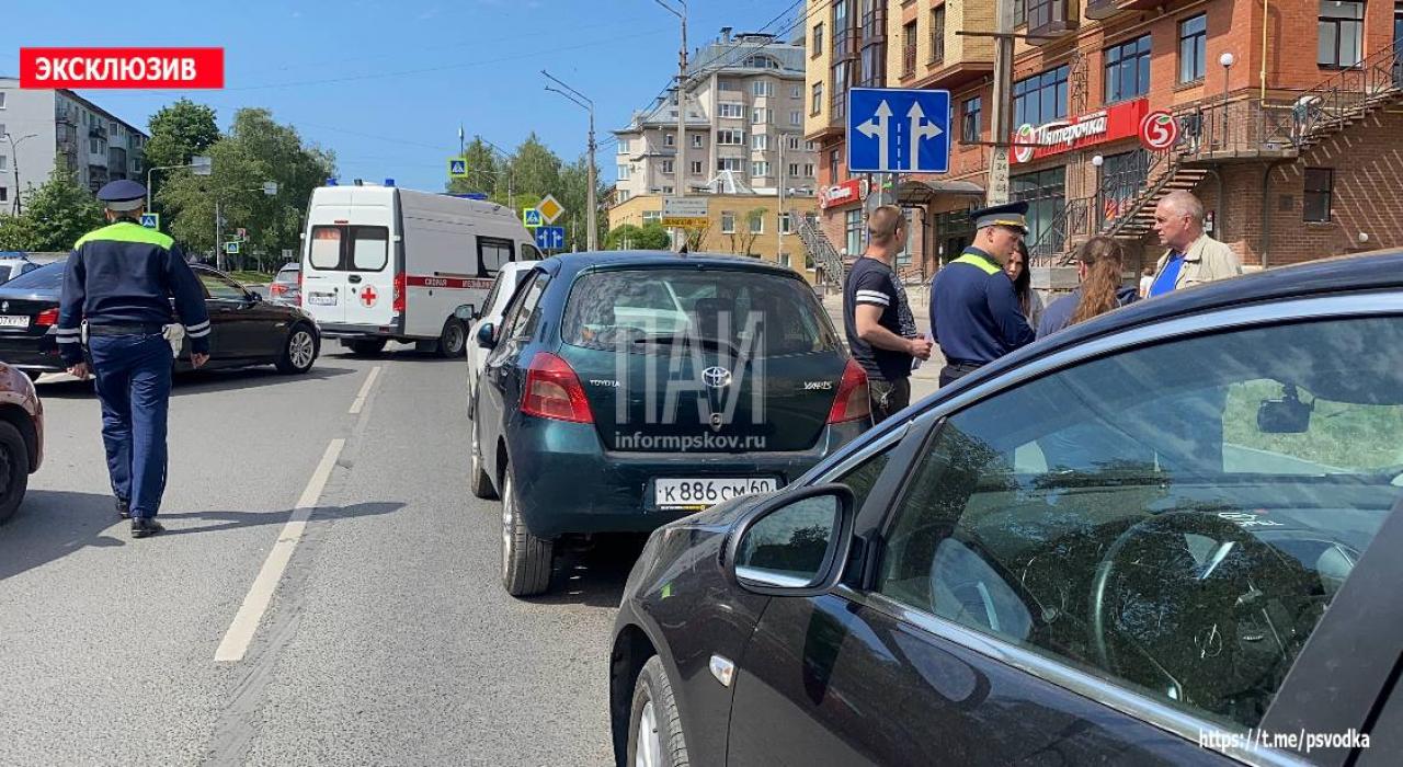 Пьяный водитель учинил массовое ДТП на Завеличье