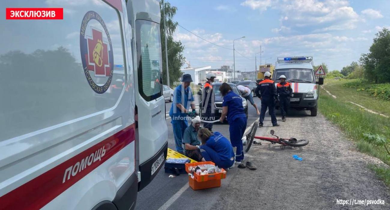 Нетрезвый велосипедист угодил под колеса автомобиля в Псковском районе