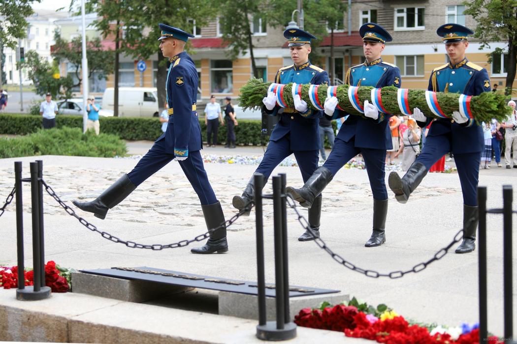 Торжественно-траурный церемониал прошёл в Пскове в День памяти и скорби