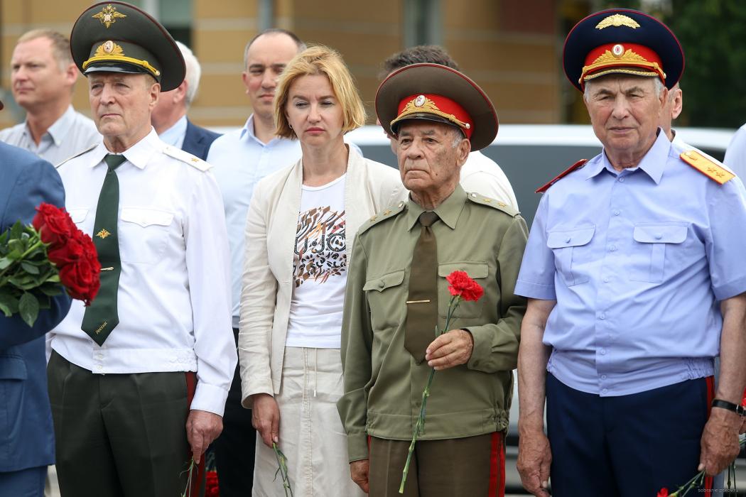 Торжественно-траурный церемониал прошёл в Пскове в День памяти и скорби