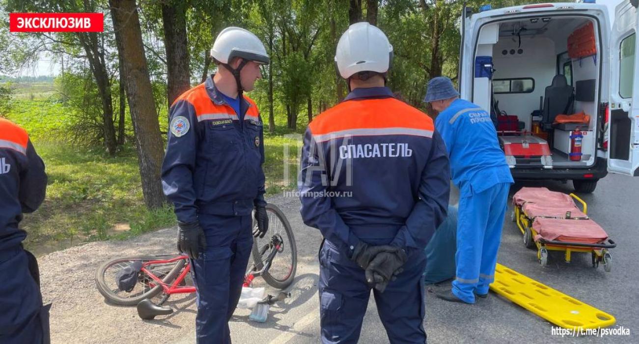 Нетрезвый велосипедист угодил под колеса автомобиля в Псковском районе