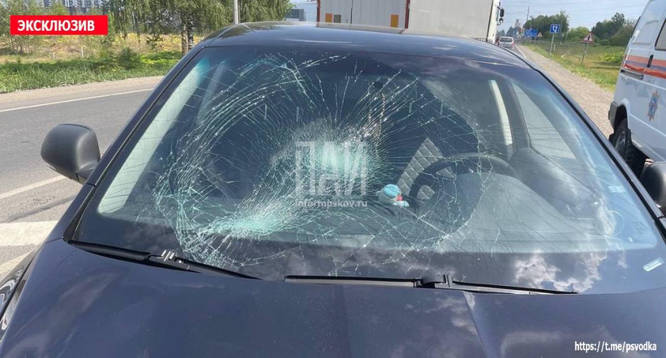 Нетрезвый велосипедист угодил под колеса автомобиля в Псковском районе