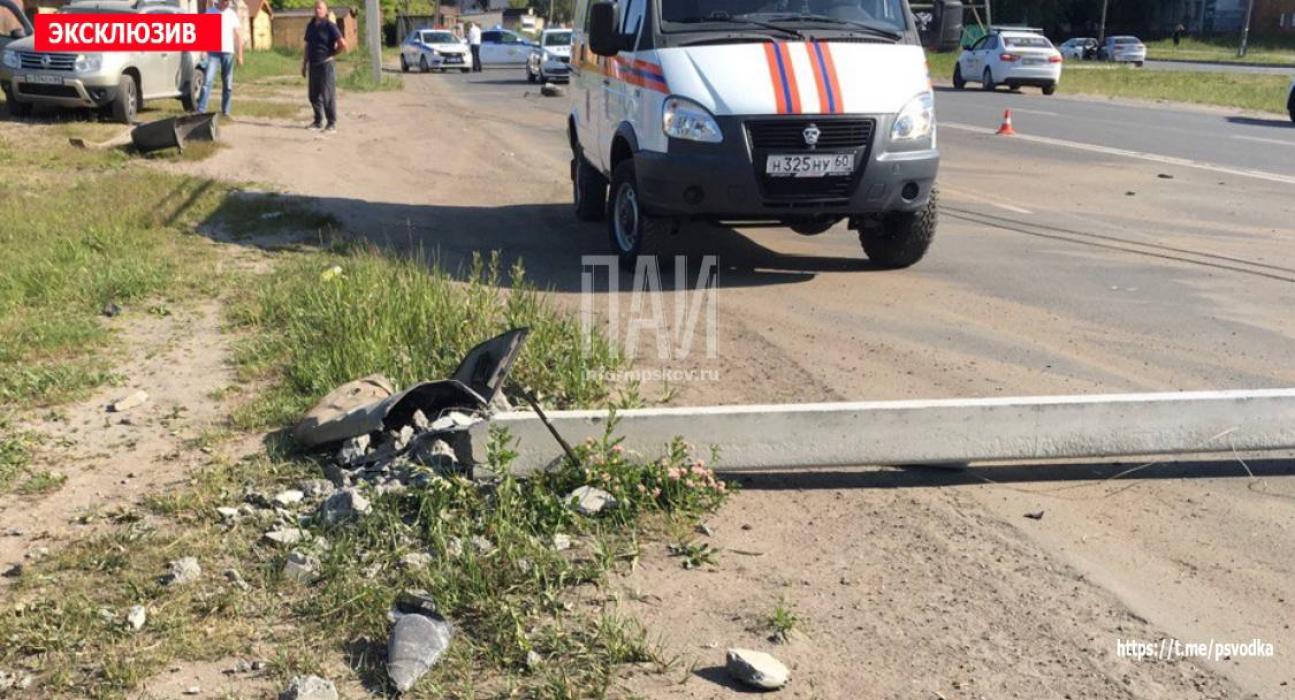 Водитель протаранил столб ЛЭП