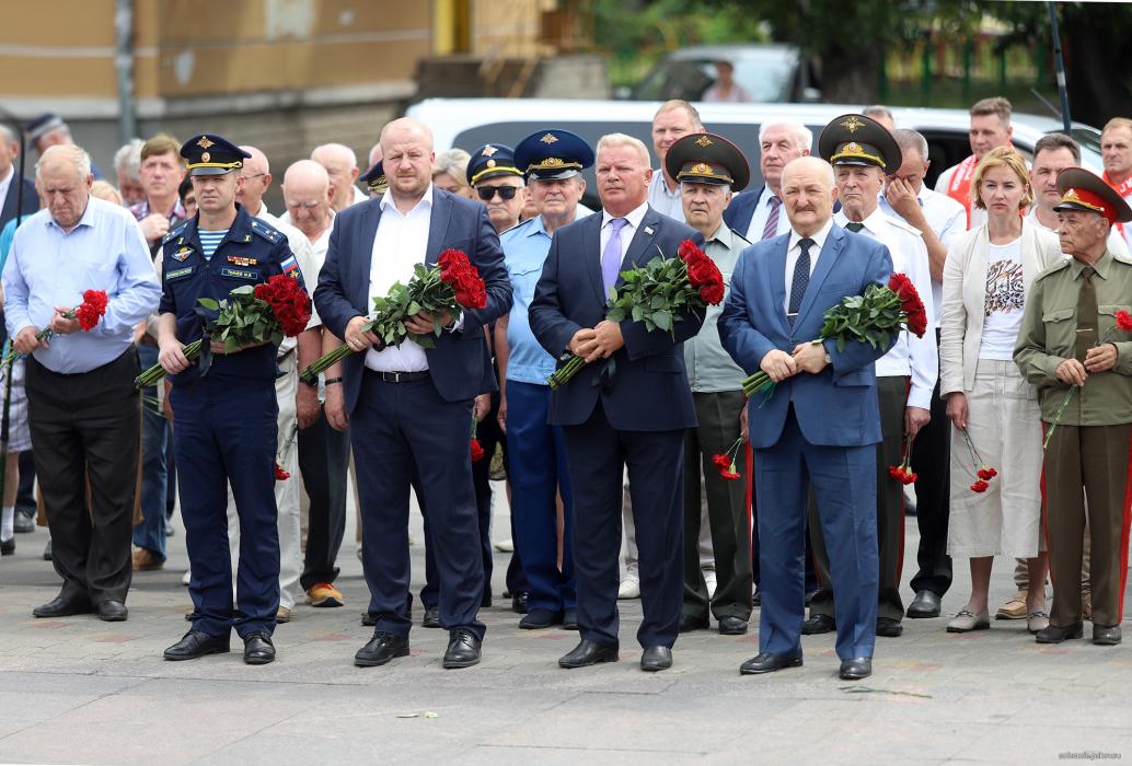 Торжественно-траурный церемониал прошёл в Пскове в День памяти и скорби