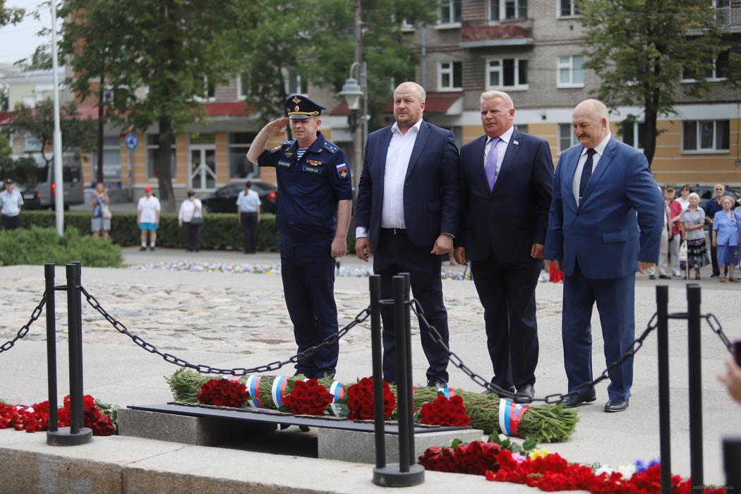 Торжественно-траурный церемониал прошёл в Пскове в День памяти и скорби