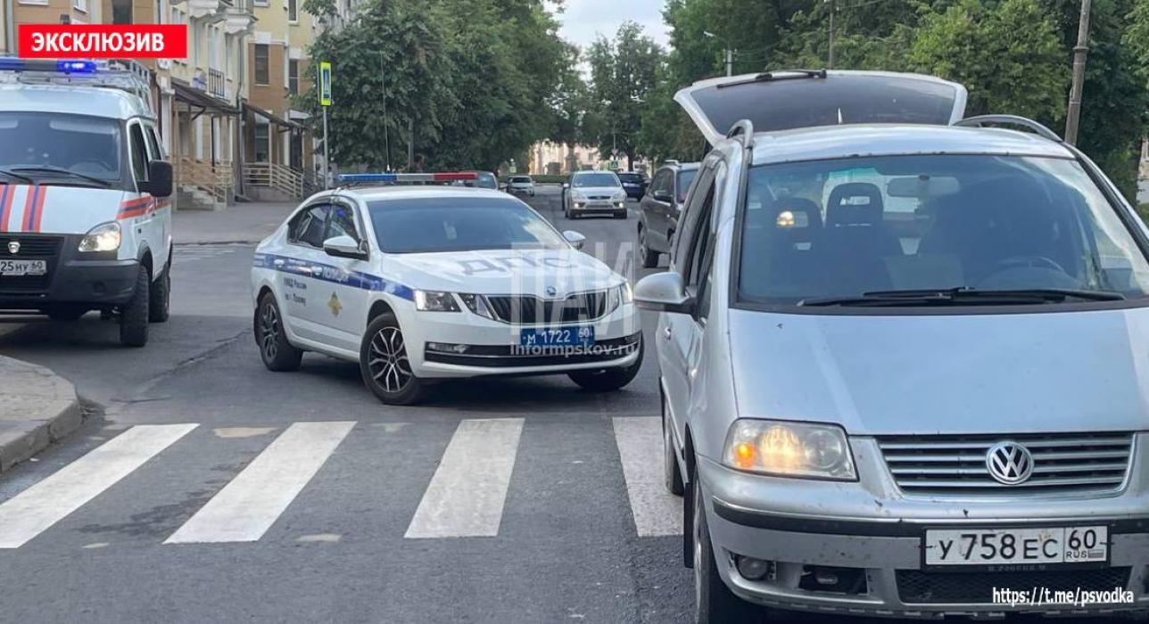 Подросток на велосипеде попал под колеса автомобиля в Пскове