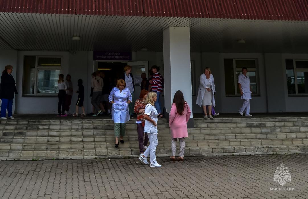 Пожарно-тактическое занятие прошло в детской областной больнице в Пскове