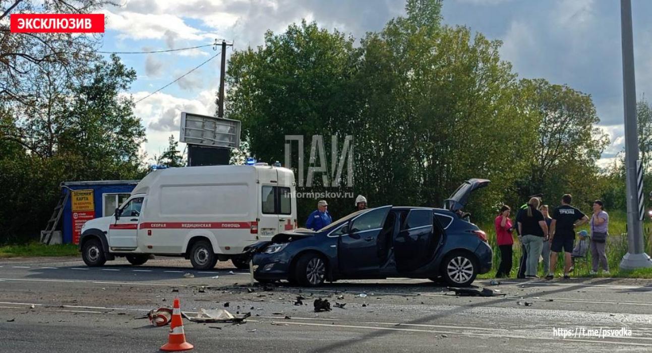 Четырёхлетний ребёнок и двое взрослых пострадали в ДТП в Пушкиногорском районе