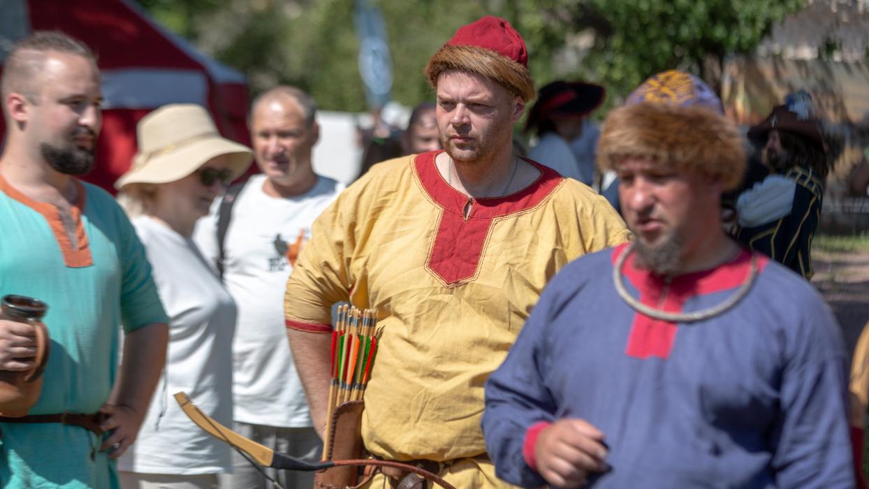 ФОТОРЕПОРТАЖ. Фестиваль «Железный град» в Изборске