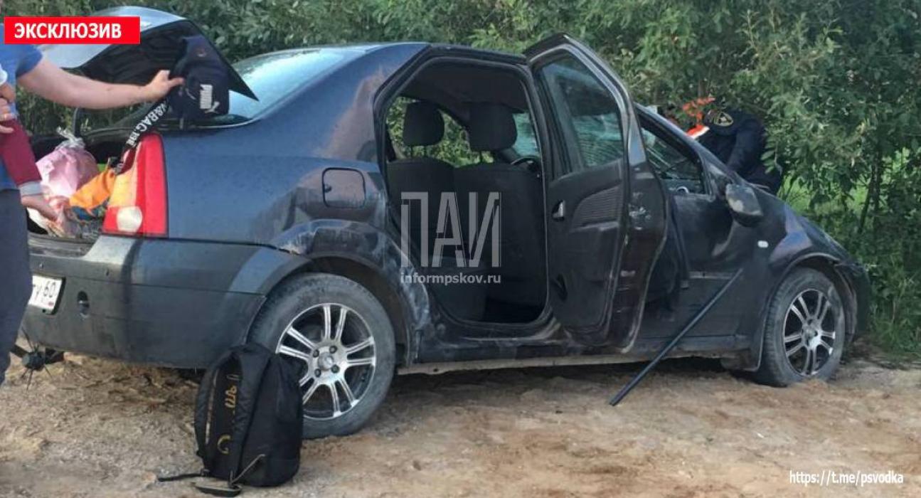 Несовершеннолетние пассажиры пострадали в ДТП в Псковском районе