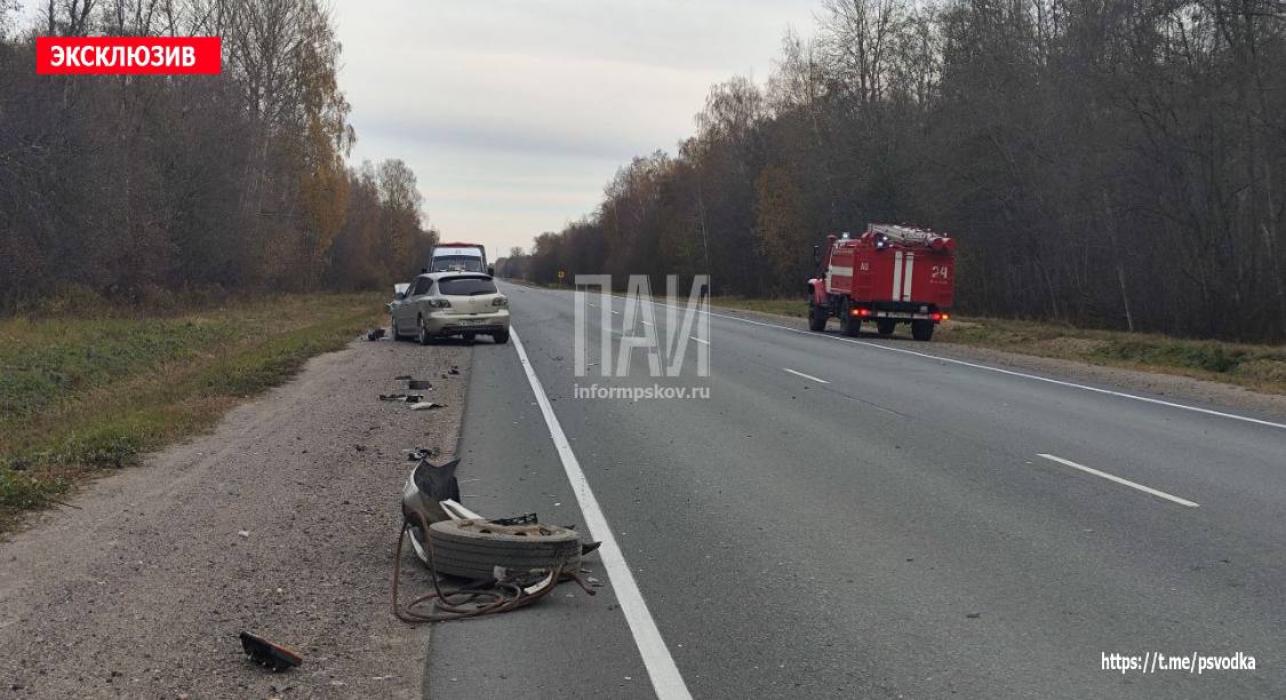 Автомобиль врезался в грузовик в Плюсском районе