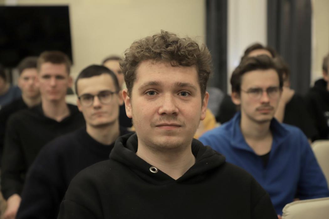 Популяризатор математики из МФТИ выступил перед псковскими студентами