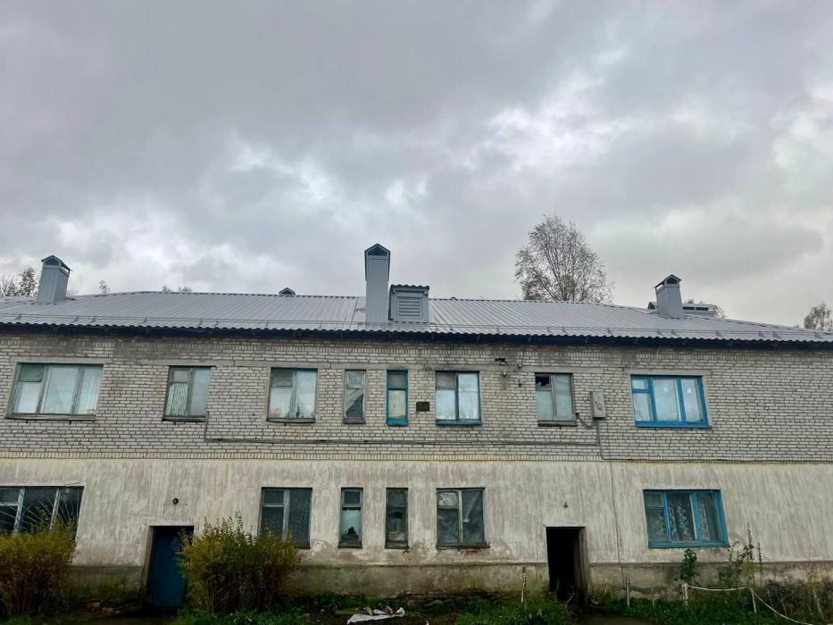 Кровлю многоквартирного дома отремонтировали в Псковском районе