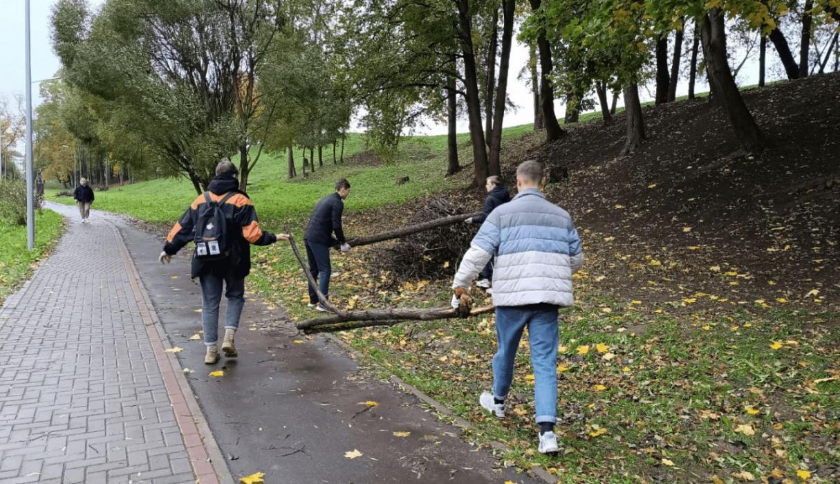 Великолукские студенты привели в порядок объекты культурного наследия города