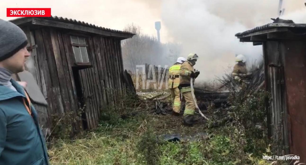 Три постройки сгорели в Палкинском районе