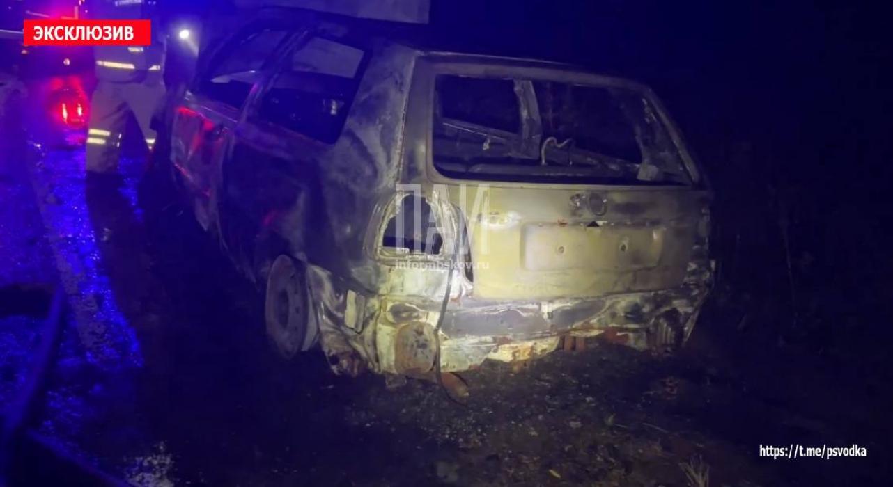 Горящий автомобиль обнаружили на обочине дороги в Псковском районе