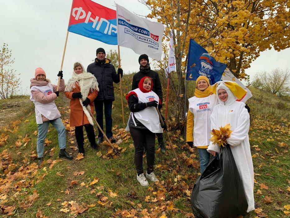 Псковские профсоюзы вышли на субботник