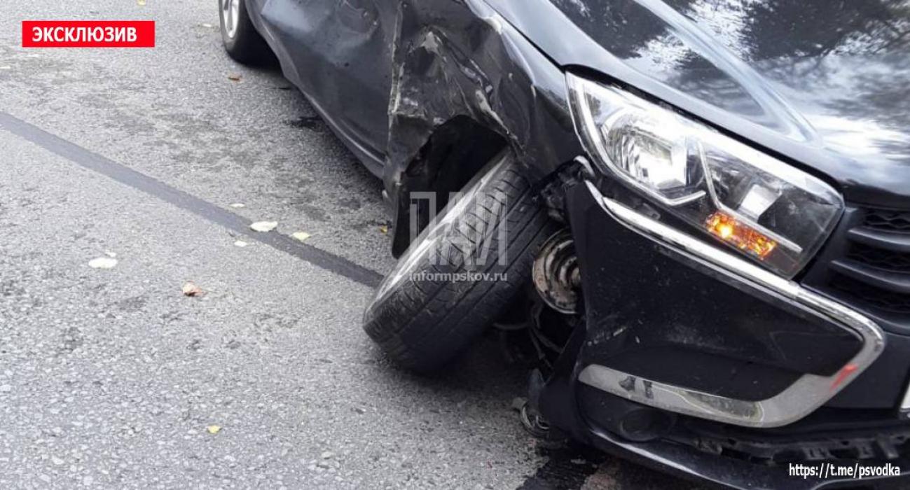 Столкновение двух автомобилей произошло в Струго-Красненском районе