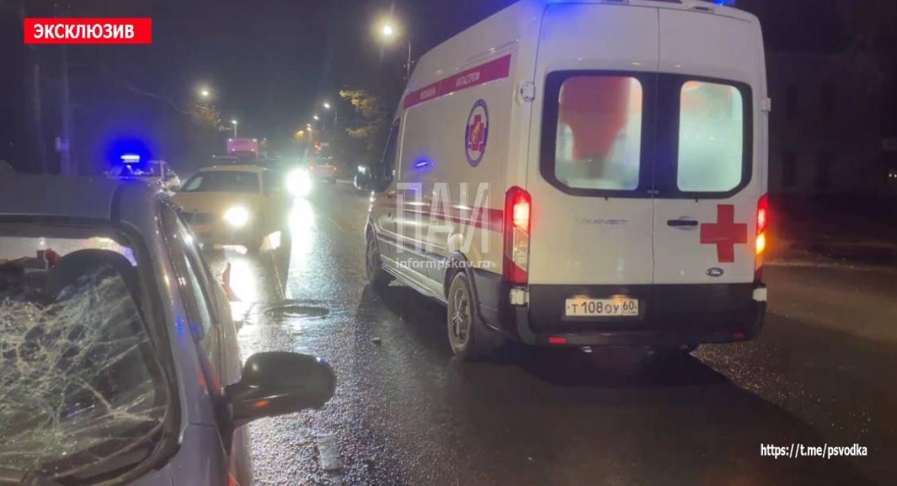 20-летнего пешехода в тяжёлом состоянии госпитализировали после ДТП в Пскове