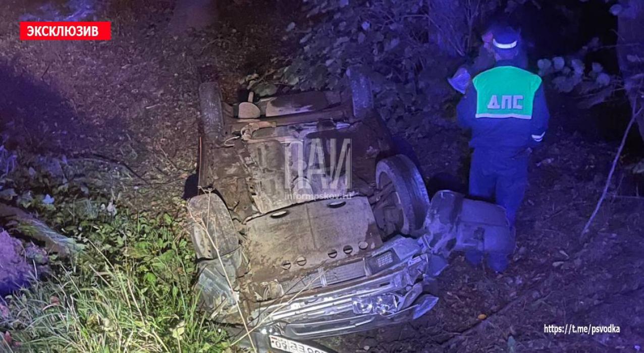 Автомобиль вылетел в кювет и перевернулся в Псковском районе