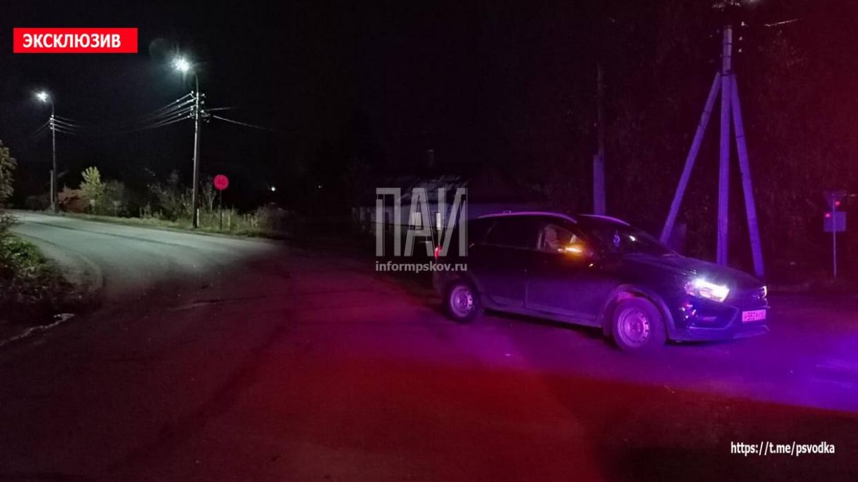 Два автомобиля столкнулись ночью в Новосокольниках