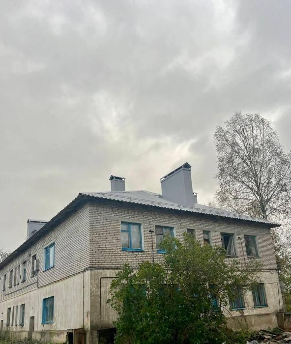 Кровлю многоквартирного дома отремонтировали в Псковском районе