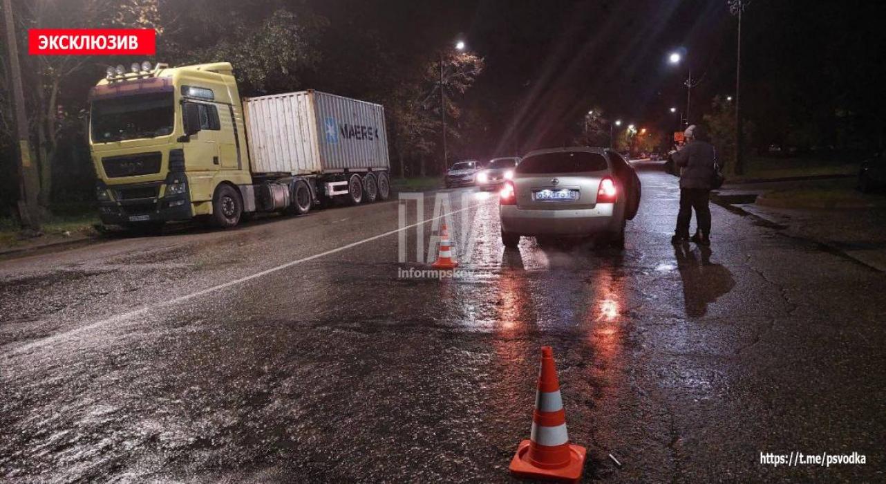 Пешехода в тяжёлом состоянии госпитализировали после наезда автомобиля в Великих Луках