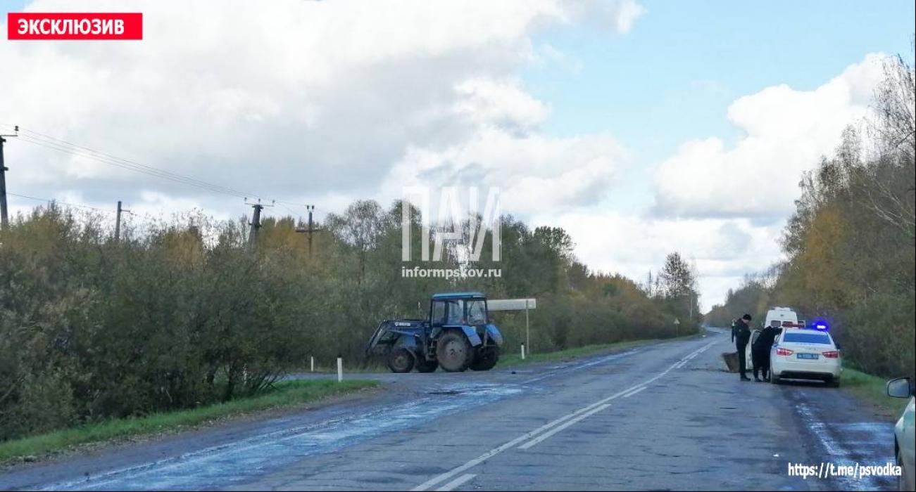 Водитель пострадал в ДТП с трактором в Новосокольническом районе