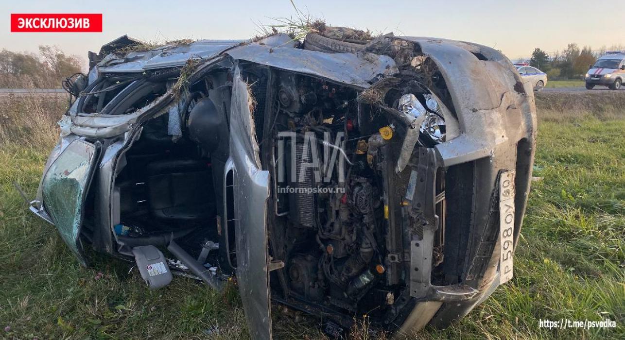 Водителя в тяжёлом состоянии госпитализировали после ДТП в Псковском районе