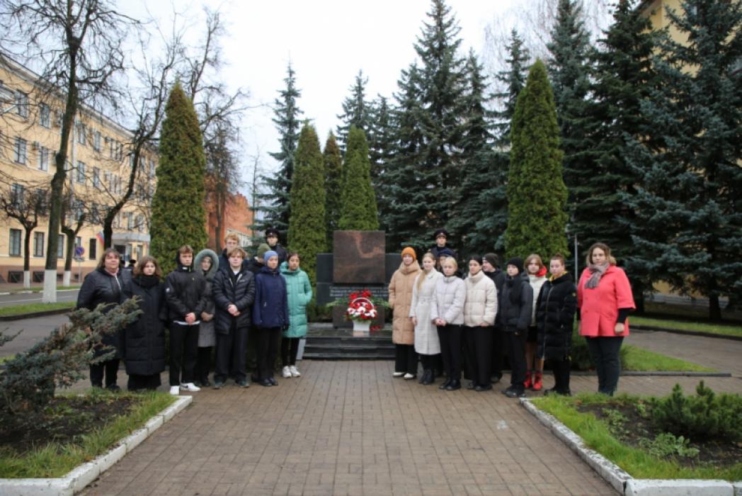 Псковичи почтили минутой молчания память погибших стражей правопорядка