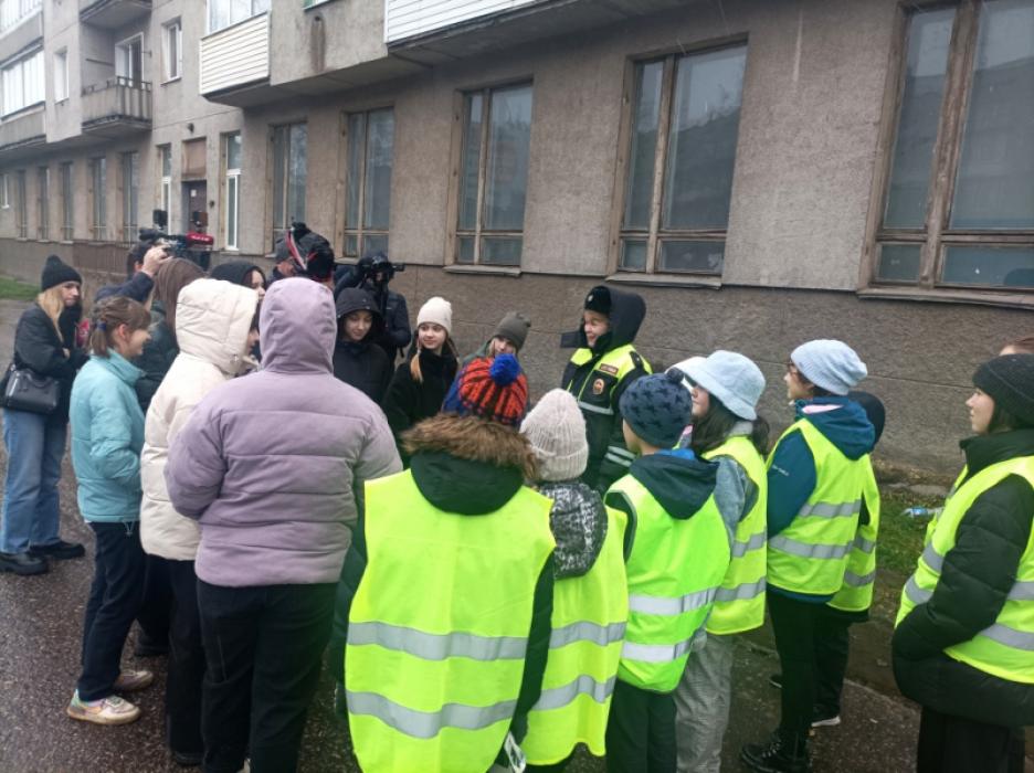 Акция в преддверии Дня памяти жертв ДТП прошла в Великих Луках