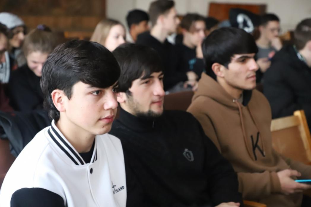 Псковские полицейские рассказали иностранным студентам об особенностях законодательства России