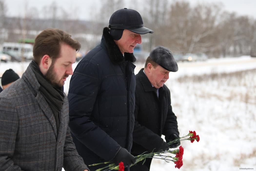 Память жертв трагедии в деревне Красуха почтили в Порховском районе
